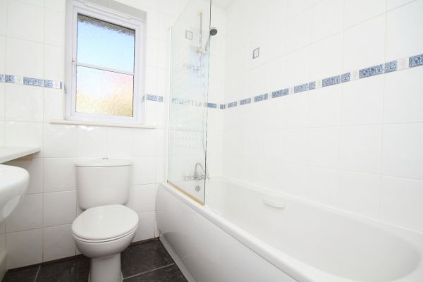 Shower Window Replacement in Stuart